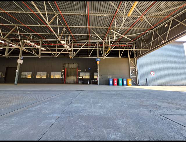 5,800M² WAREHOUSE TO LET IN WADEVILLE